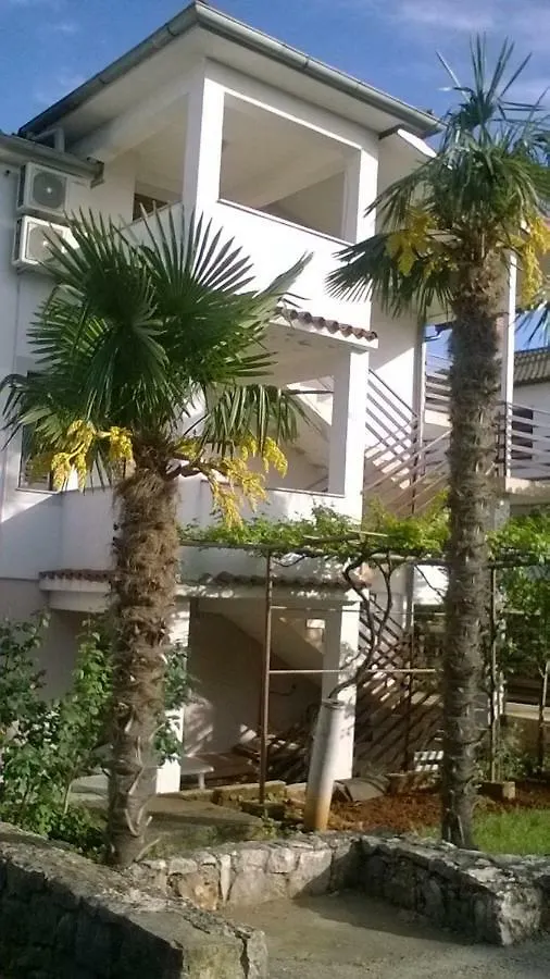 Apartment Marija أوماغ
